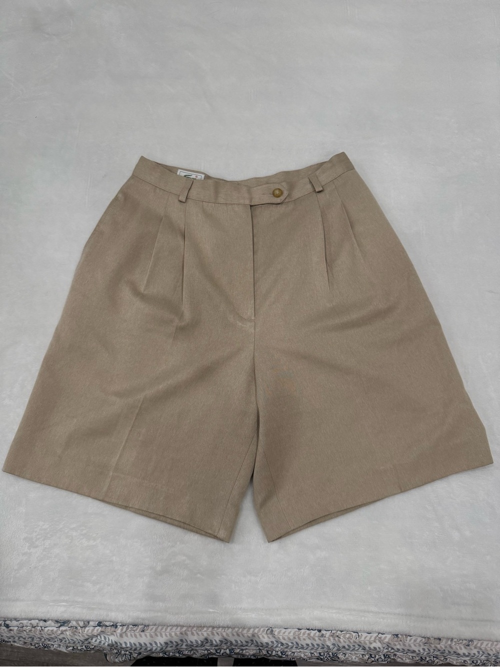 Vintage Lacoste Pleated Bermuda Colette Shorts Beige Tan Old Money Size 10 - Picture 2 of 12